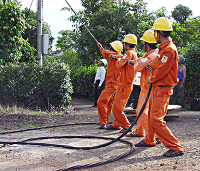 Công ty Điện lực Sơn La triển khai thi công dự án Điện khí hoá cụm xã Púng Bánh